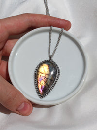 Handmade 925 sterling silver pendant with flashy labradorite stone lily and William jewelry affordable