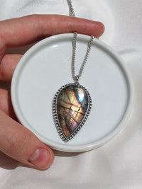 Handmade 925 sterling silver pendant with flashy labradorite stone lily and William jewelry affordable