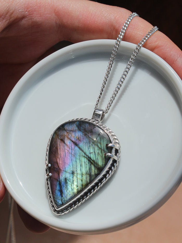 Handmade 925 sterling silver flashy Labradorite pendant lily and William jewelry