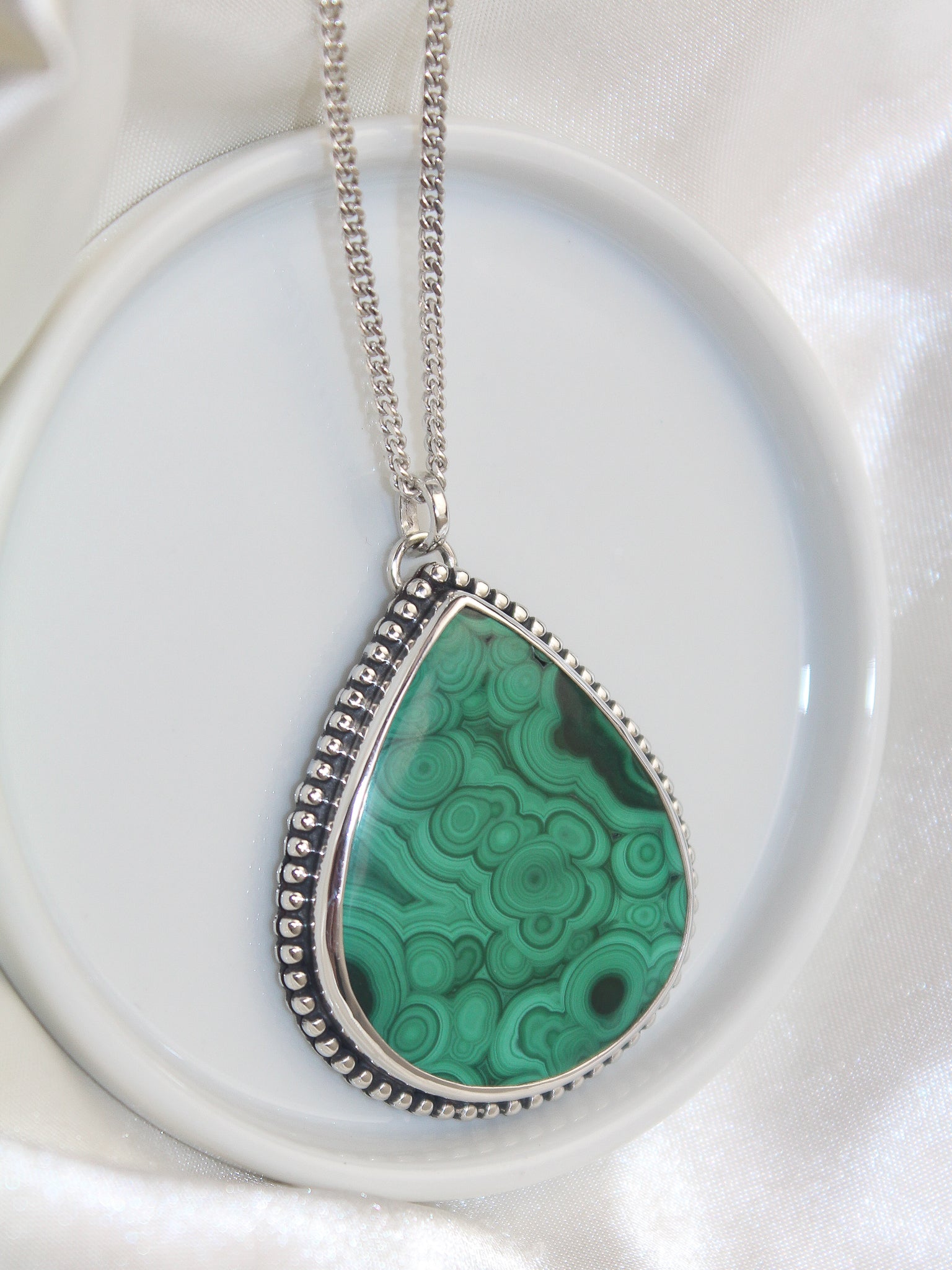 Handmade 925 sterling silver pendant with malachite stone with orbicular patterns lily and William jewelry 
