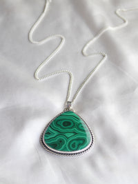 Handmade 925 sterling silver pendant with malachite stone lily and William jewelry 