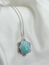 Handmade 925 sterling silver pendant with high quality hexagonal shaped white water turquoise lily and William jewelry