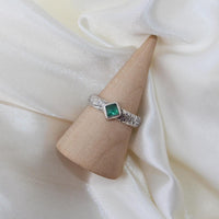 handmade 925 sterling silver ring with pattern band and sugarloaf emerald stone