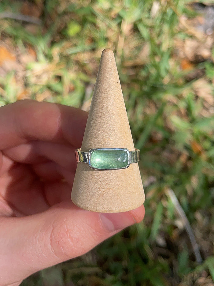 handmade sterling silver green kyanite ring size 10 plain band