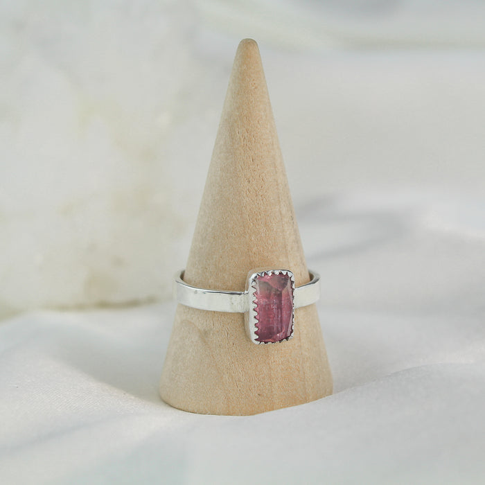 handmade rectangular shaped pink tourmaline faceted stone set in 999 fine silver and 925 sterling silver US ring size 8.5